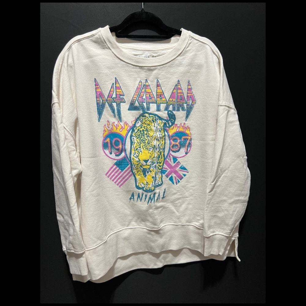 Def Leppard Graphic Sweatshirt – Vintage Rock Vibes 🎸🔥